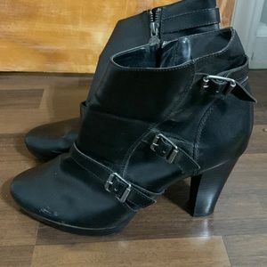Simply Vera Heeled Booties Size 9